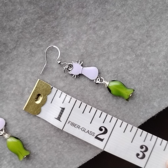 Hand Crafted Lavender Enamel Cat Charm With Glass Fish - Picture 3 of 4